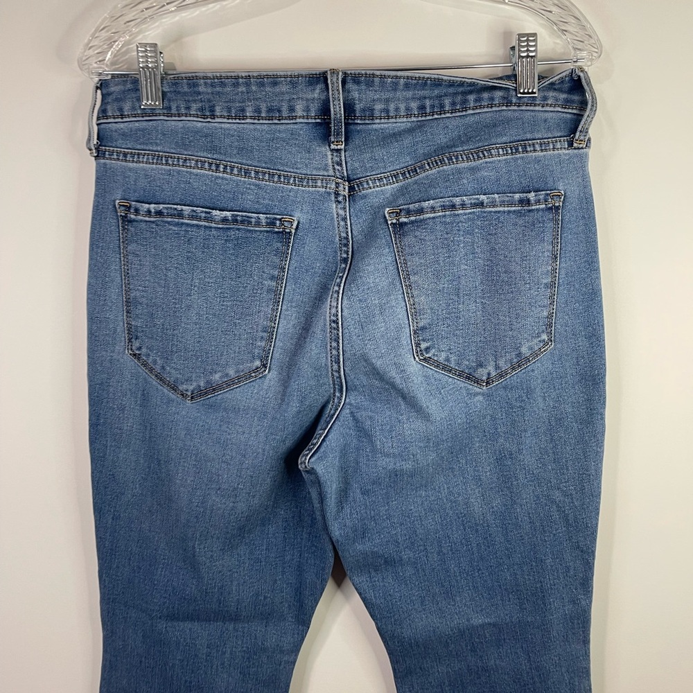 Old Navy‎ Women's kicker boot- cut blue jean. - Picture 7 of 9